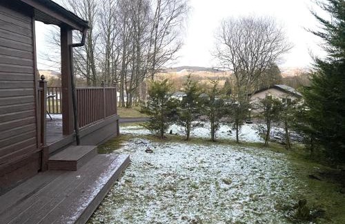 Beattock Casa | 4 Bed House - Sleeps 9 - HotTub - Parking