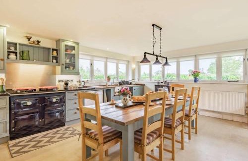 Bedchester Casa | 4 Bed in Blandford Forum 76544