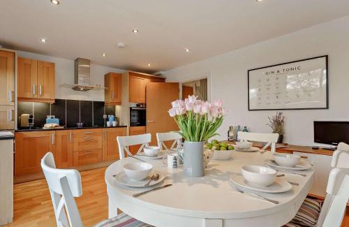 Whippingham Casa | 4 Bed in East Cowes 93249