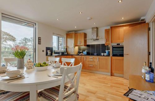 Whippingham Casa | 4 Bed in East Cowes 93249