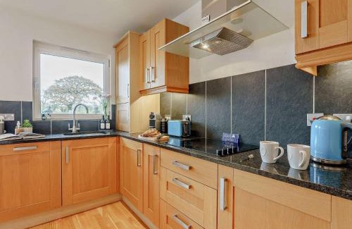 Whippingham Casa | 4 Bed in East Cowes 93249