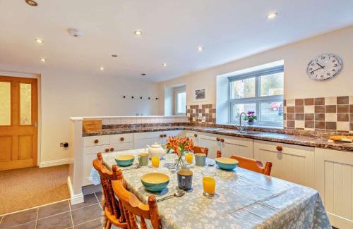 Wearhead Casa | 4 Bed in Wearhead 93527