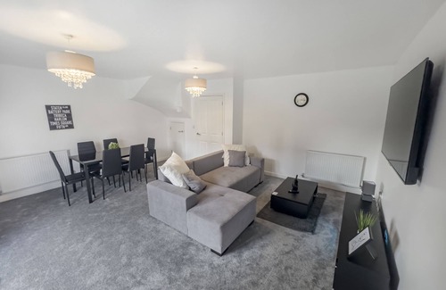 Ashford Casa | * 4 BED LUXURY HOUSE * GARDEN + PARKING + WiFi