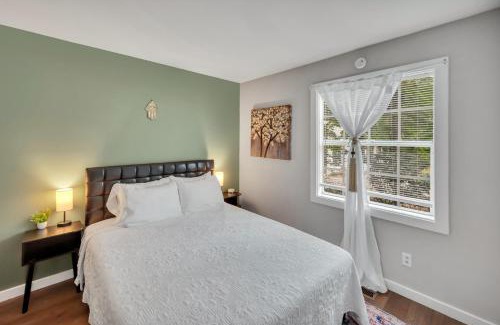 Bynum Casa | 4 Bed Moroccan style, min to UNC, Kids Essentials, Crib, walk to Golf