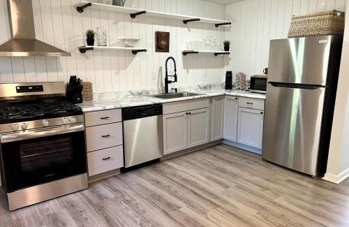 Royal Manor Casa | 4 Bed Ranch-Fire Pit-Pet & Kid Friendly-King Bed