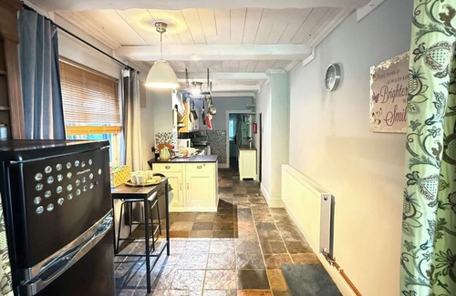 Bolton Casa | 4 Bed Retreat-Sleeps 7-Parking-Garden-Lake Views