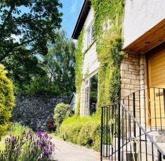 Broughty Ferry Casa | 4-Bed Seaside Dream House - Sleeps 8 & Parking