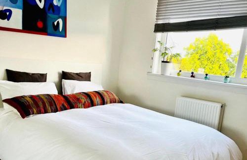 Broughty Ferry Casa | 4-Bed Seaside Dream House - Sleeps 8 & Parking