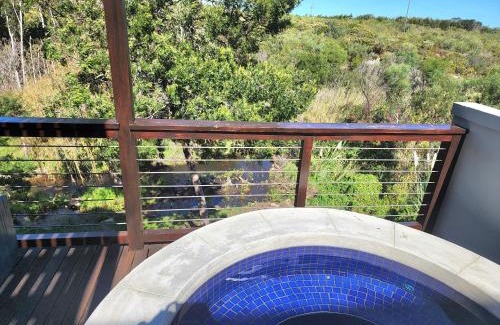Onrus Casa | 4 Bed Selfcatering River Tree House overlooking the Onrus river