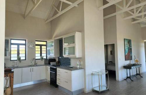 Onrus Casa | 4 Bed Selfcatering River Tree House overlooking the Onrus river
