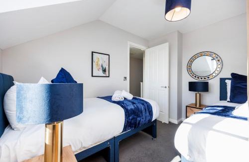 Brunel Casa | 4 Bed Townhouse in Uxbridge Ideal For Families or Contractors By AV Stays Short Lets