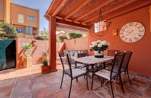 Torrequebrada Chalet De Esquí | Casa de 4 camas con terrazas privadas y barbacoa