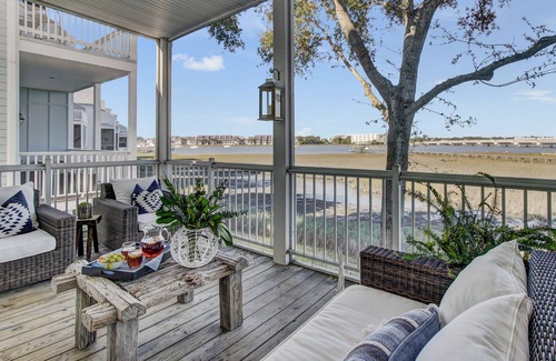 Waters Edge Casa | 4 Bed Townhouse with Fantastic Location and River Views!