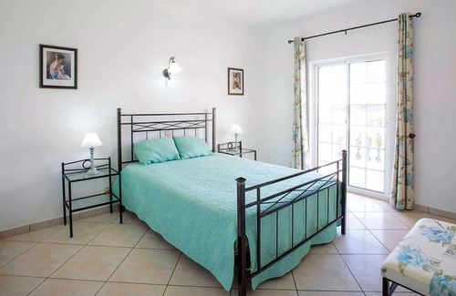 Castelo Villa | Villa de 4 dormitorios con piscina, terraza, barbacoa incorporada, aire acondicionado + Wi-Fi, cerca de las playas