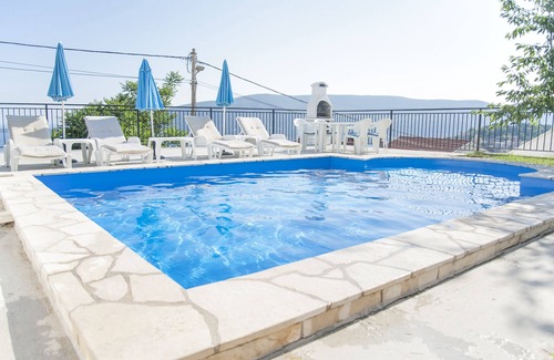 Herceg Novi Villa | Villa de 4 dormitorios con piscina e impresionantes vistas al mar
