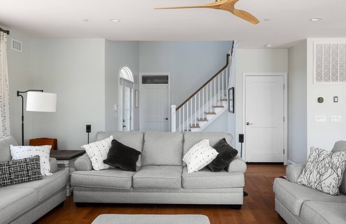 Center Moriches Casa | 4 Bed Waterfront house w/private dock on the Moriches Bay. Sleeps 8 comfortably.