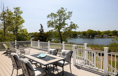 Center Moriches Casa | 4 Bed Waterfront house w/private dock on the Moriches Bay. Sleeps 8 comfortably.