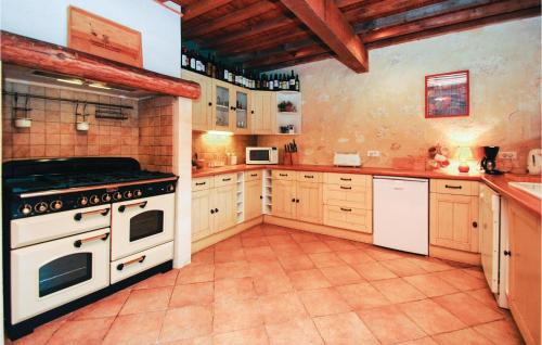 Saint-Germain-de-la-Riviere Casa | 4 Bedroom Beautiful Home In St Germain
