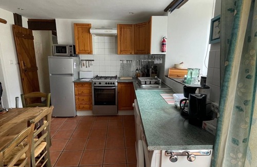Saint-Nicolas-du-Pelem Casa | 4 Bedroom House, Sleeps 10, Swimming Pool, Wi-Fi, family & pet friendly
