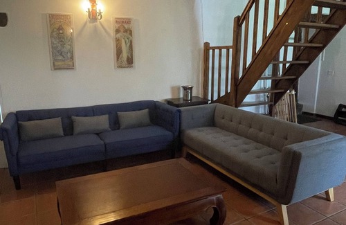 Saint-Nicolas-du-Pelem Casa | 4 Bedroom House, Sleeps 10, Swimming Pool, Wi-Fi, family & pet friendly