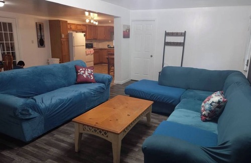 Fellowship Casa | 4-Bedroom 2 Bath -Ocala Retreat - King Beds, Good For Groups - Sleeps 10 - Quiet