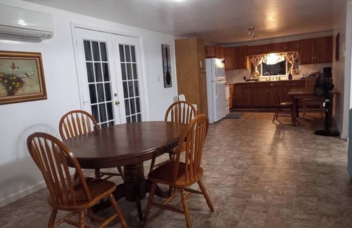 Fellowship Casa | 4-Bedroom 2 Bath -Ocala Retreat - King Beds, Good For Groups - Sleeps 10 - Quiet