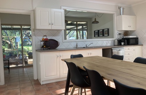 Brownlow Ki Casa | 4 bedroom 2 Bathroom Aircon beach front Pet Friendly Kingscote /Brownlow wifi