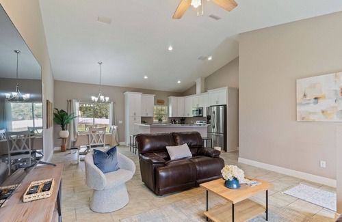 Ocala Casa | 4-bedroom 2-bathroom charming house in Ocala with AC, WiFi. Enjoy your stay