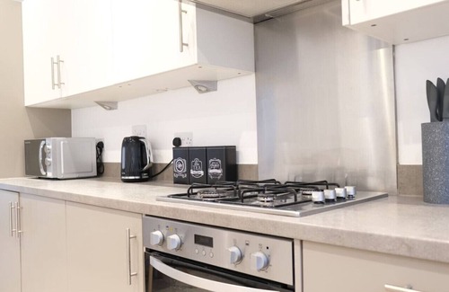 Milton Keynes Casa | 4 Bedroom 3.5 Bath House in City Centre - Sleeps 8