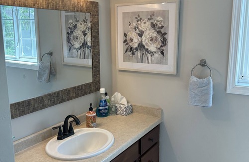 De Pere Casa | 4 Bedroom / 3.5 Bathroom House - 18 minutes from Lambeau. No pets.