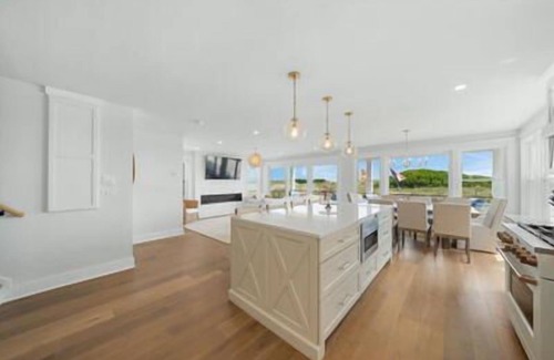 Gold Coast Condominio | 4 bedroom, 3 bath beach front property