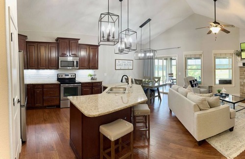Camdenton Casa | 4 Bedroom/3 Bath Home on Fairway at Old Kinderhook Golf Resort + Next to Pool!
