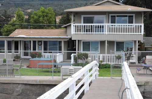 Lucerne Casa | Casa frente al lago de 4 dormitorios y 3 baños (15% de descuento en 3 noches o más en septiembre y octubre)