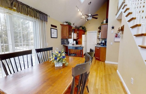 Yarmouth Port Casa | 4 Bedroom 3 Bath Colonial in Yarmouth Port Sleeps 8