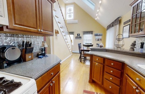 Yarmouth Port Casa | 4 Bedroom 3 Bath Colonial in Yarmouth Port Sleeps 8