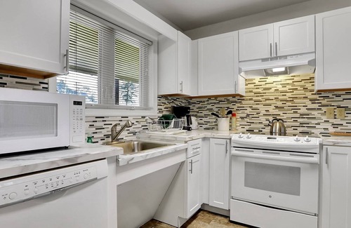 The Woods Cabaña | 4 Bedroom/3Bath Accessible Cottage