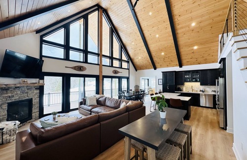 Campton Casa | 4 Bedroom, 4 Bath New Luxury Mountain-Chic Retreat on a Golf Course Resort!