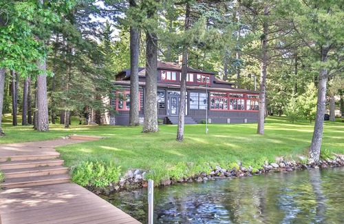 Minocqua Casa | 4 dormitorios, 4 baños remodelado histórica casa ubicada en Lago Minocqua
