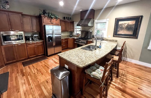 Wolf Laurel Casa | 4 Bedroom + 4 Bathroom Mountain Home at 4,700ft Views of Blue Ridge Mts + Big Bald + Spa + Elevator