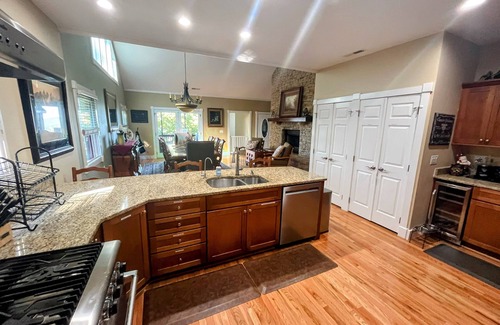 Wolf Laurel Casa | 4 Bedroom + 4 Bathroom Mountain Home at 4,700ft Views of Blue Ridge Mts + Big Bald + Spa + Elevator