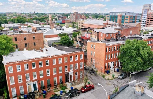 Downtown Baltimore Casa | 4 Bedroom 4 Full Bathroom Near Downtown with FREE parking