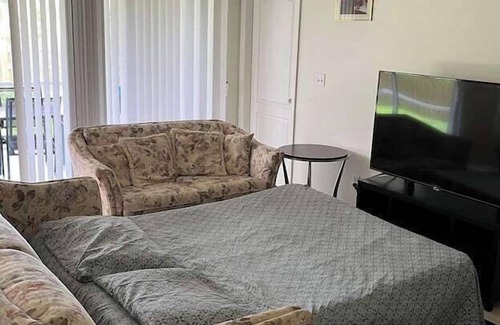 Sunshine Apartamento | 4 Bedroom 660042 by Houzlet