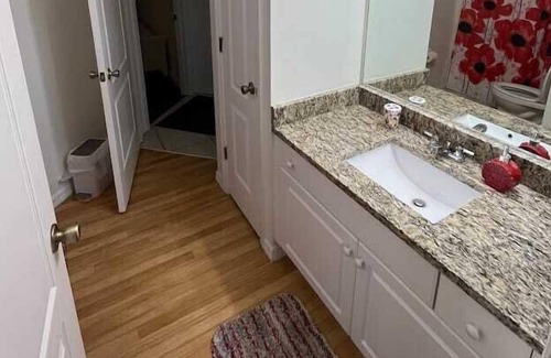 Sunshine Apartamento | 4 Bedroom 698037 by Houzlet