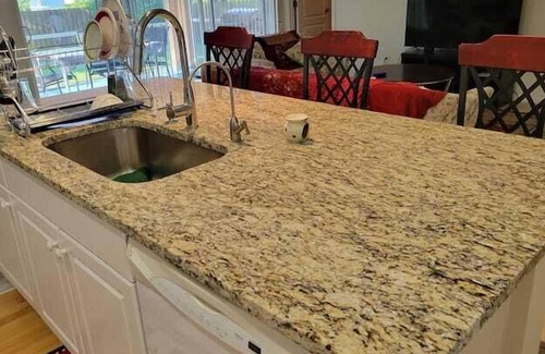 Sunshine Apartamento | 4 Bedroom 698037 by Houzlet