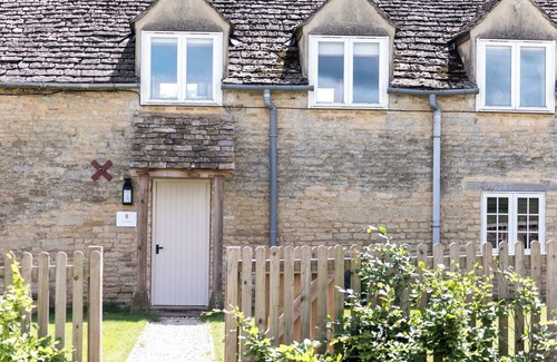 Ampney Crucis Cabaña | Alojamiento de 4 habitaciones en Ampney Crucis, near Cirencester