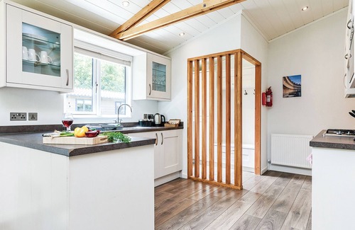 Newton St Loe Chalet De Esquí | Alojamiento de 4 habitaciones en Newton Saint Loe, Nr Bath