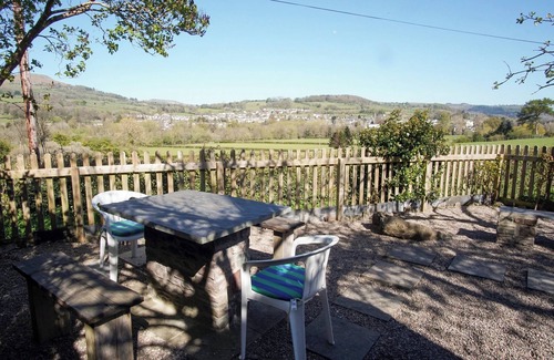 Llangattock Cabaña | Lovely cottage near Crickhowell, an ideal base for those looking to explore the area.