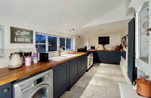 Stowmarket Cabaña | A beautiful thatched cottage situated in the market town of Stowmarket.