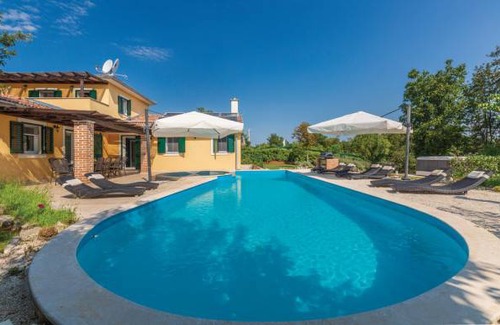 Rezanci Casa | 4 bedroom accommodation in Rezanci