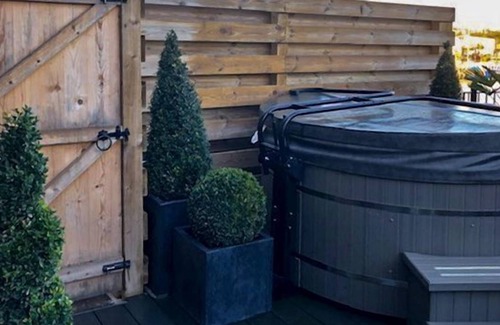 Oulton Broad Cabaña | 4 bedroom accommodation in Lowestoft